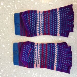 Gaiam grippy yoga socks